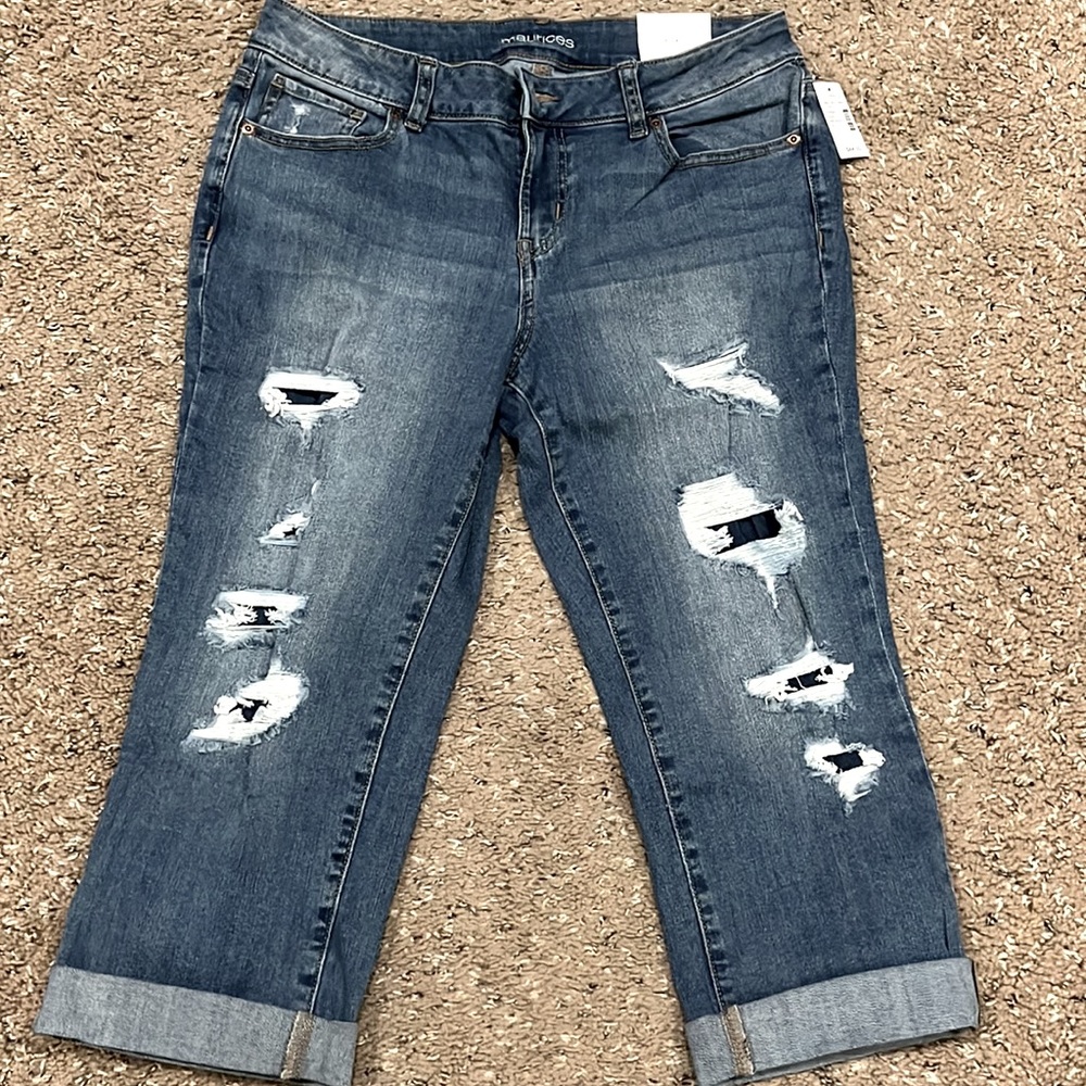 BNWT Maurice’s Mid Rise Capri’s